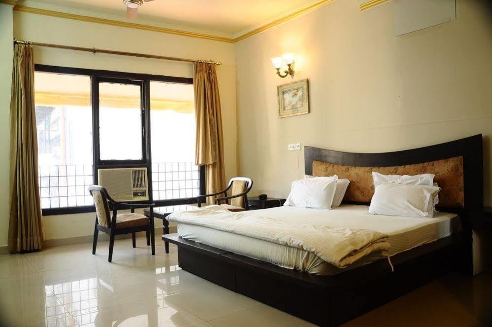 Hotel Downtown Suites Амритсар Екстериор снимка