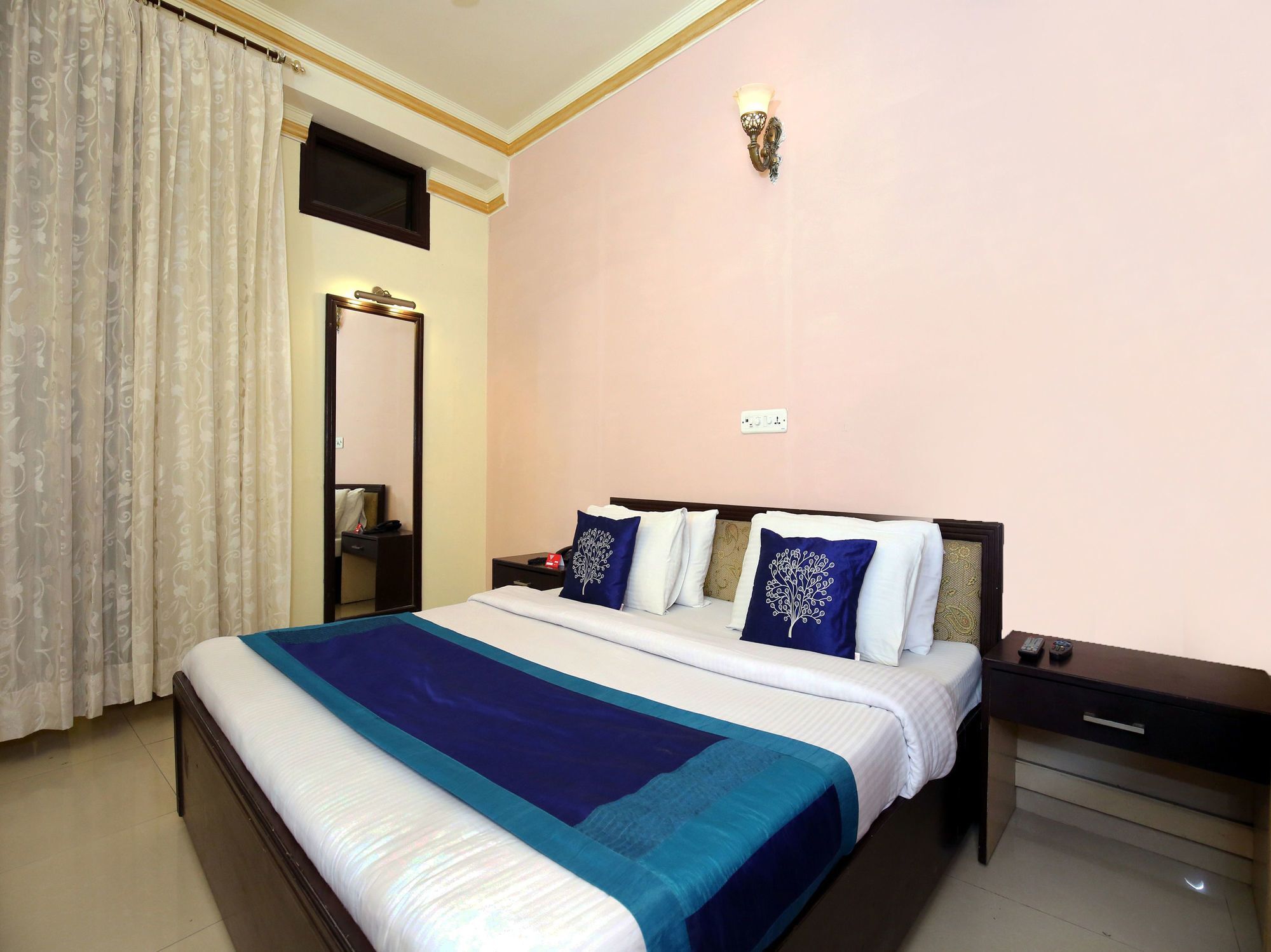 Hotel Downtown Suites Амритсар Екстериор снимка