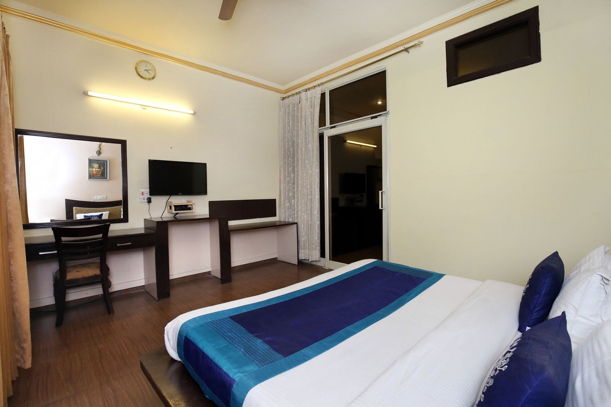 Hotel Downtown Suites Амритсар Екстериор снимка